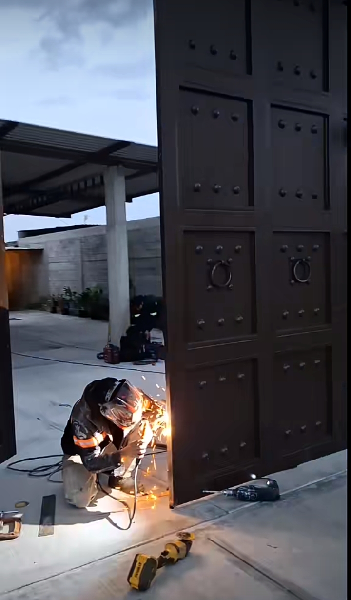 Puerta moderna relieve con rectángulos - Imagen 4